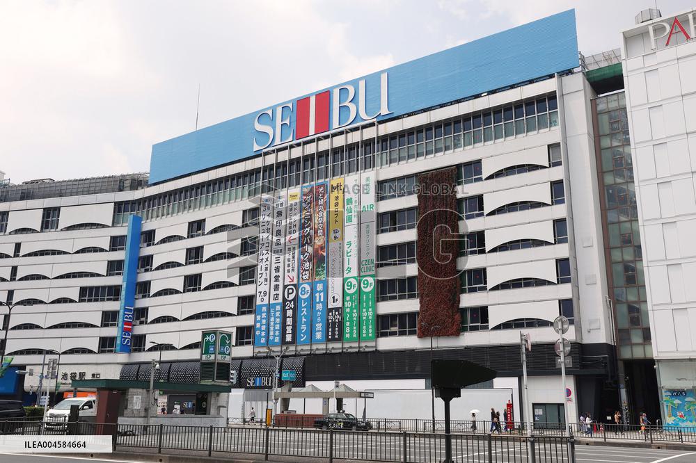 Exterior, logo and signage of Seibu Ikebukuro Main Store
