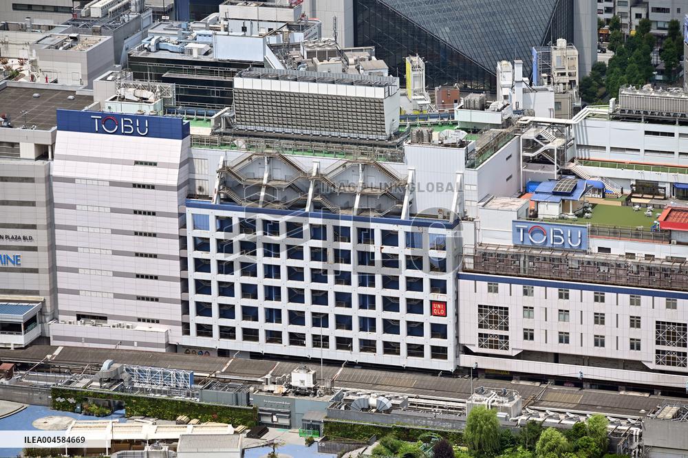 Exterior, logo, and signage of Tobu Department Store