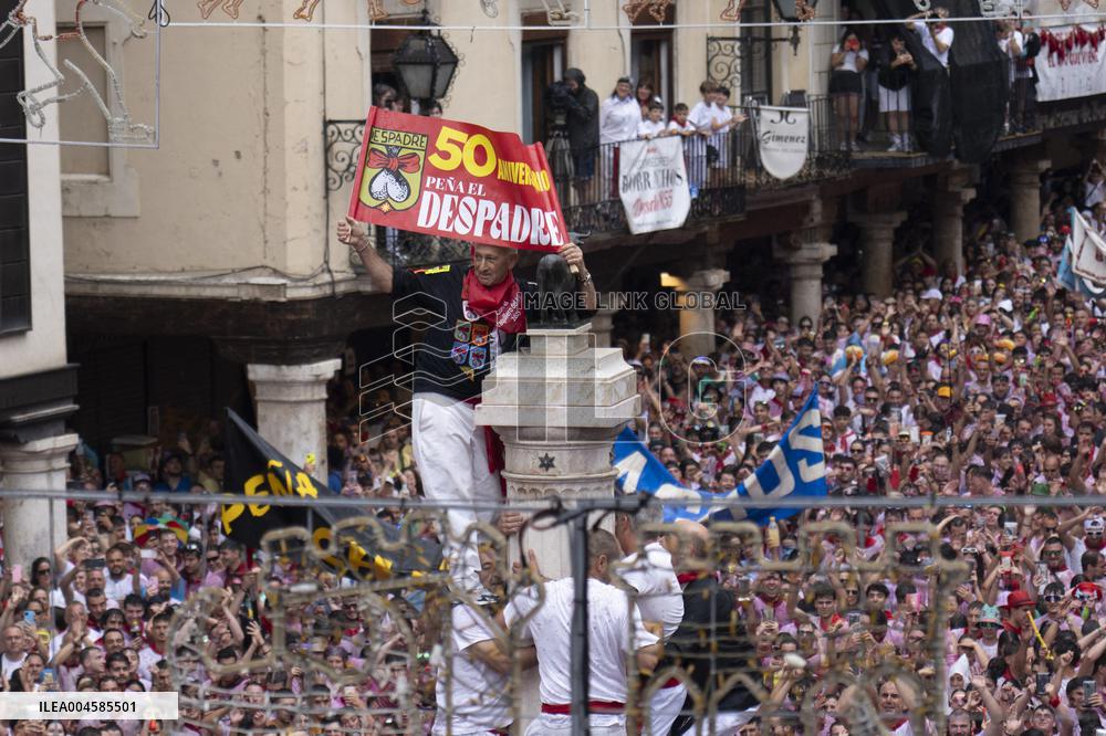 Laying of the handkerchief to the Torico - Spain