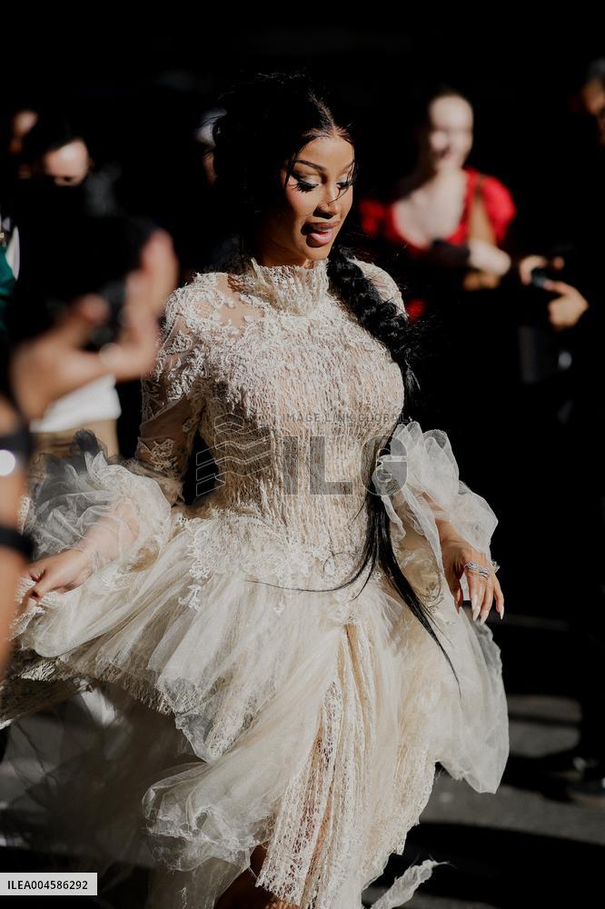 FFW - Ashi Studio Street Style