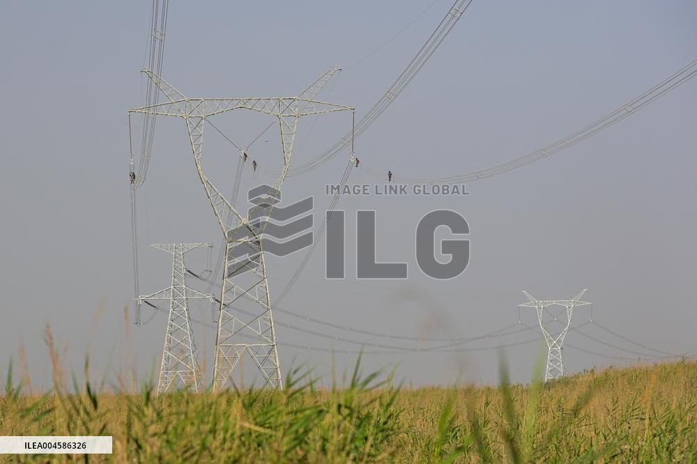China Completes 750-kV Power Transmission Loop
