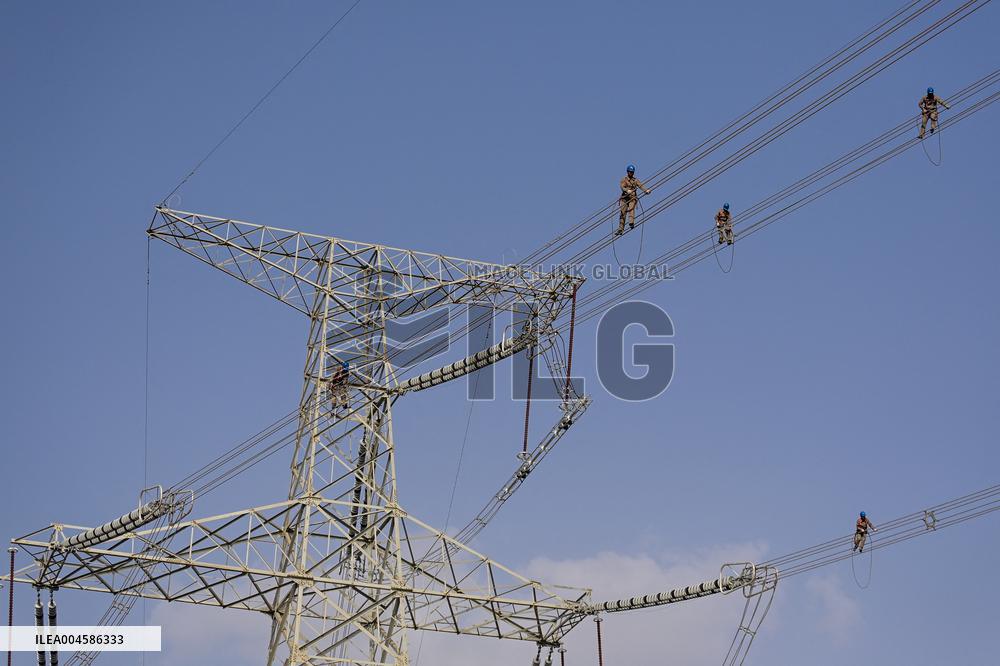 China Completes 750-kV Power Transmission Loop