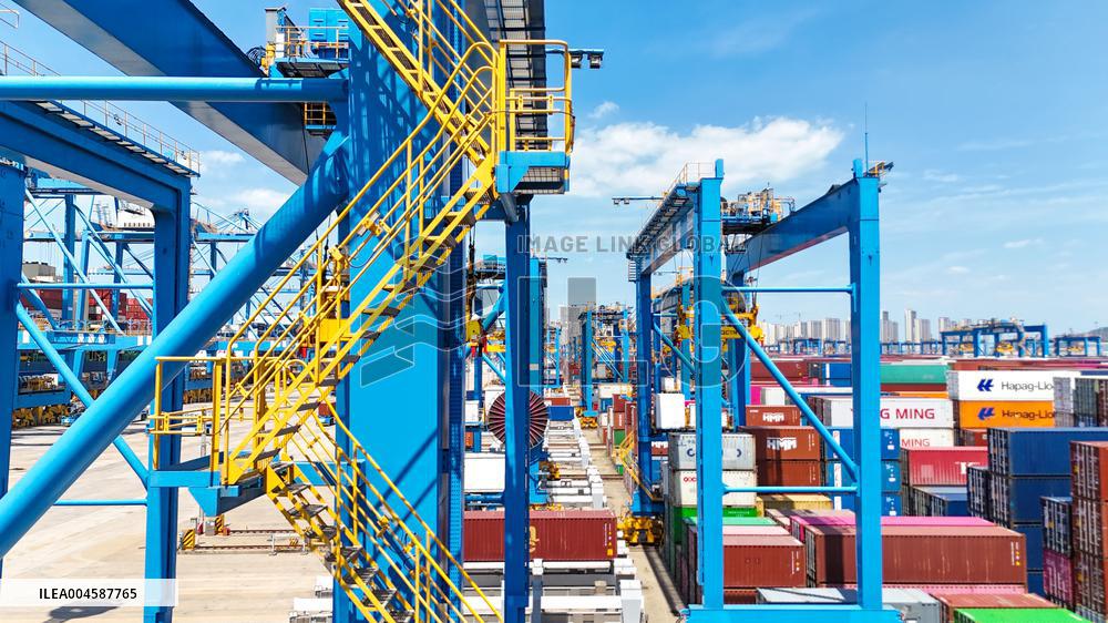 China Import And Export of Goods Trade Growth in H1 2025