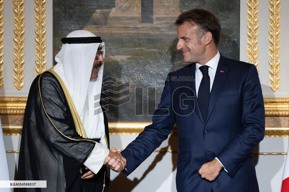 Signing of a bilateral agreement with Kuwait at the Elysee - Paris