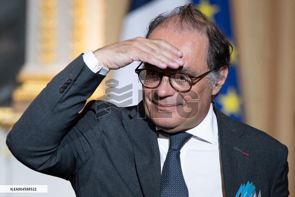 Signing of a bilateral agreement with Kuwait at the Elysee - Paris