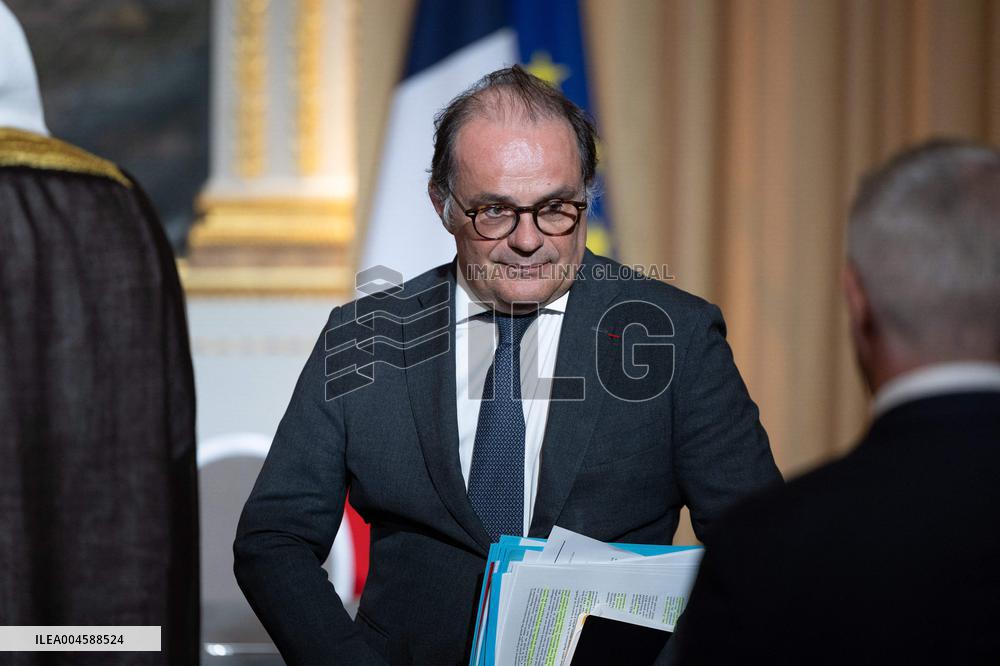 Signing of a bilateral agreement with Kuwait at the Elysee - Paris