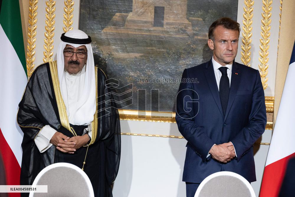 Signing of a bilateral agreement with Kuwait at the Elysee - Paris