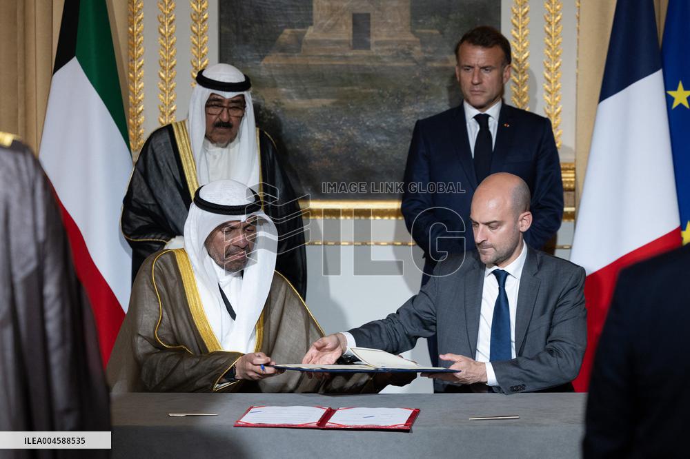 Signing of a bilateral agreement with Kuwait at the Elysee - Paris