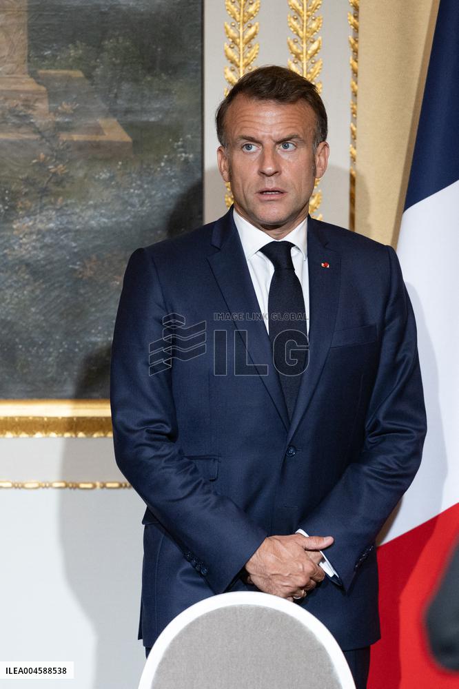 Signing of a bilateral agreement with Kuwait at the Elysee - Paris