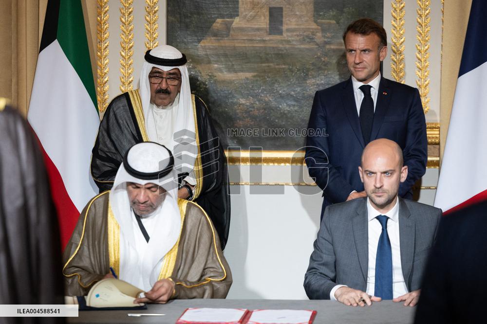 Signing of a bilateral agreement with Kuwait at the Elysee - Paris