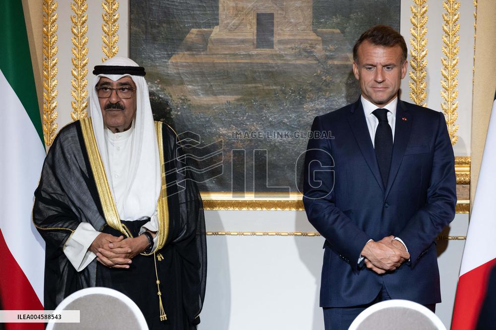 Signing of a bilateral agreement with Kuwait at the Elysee - Paris