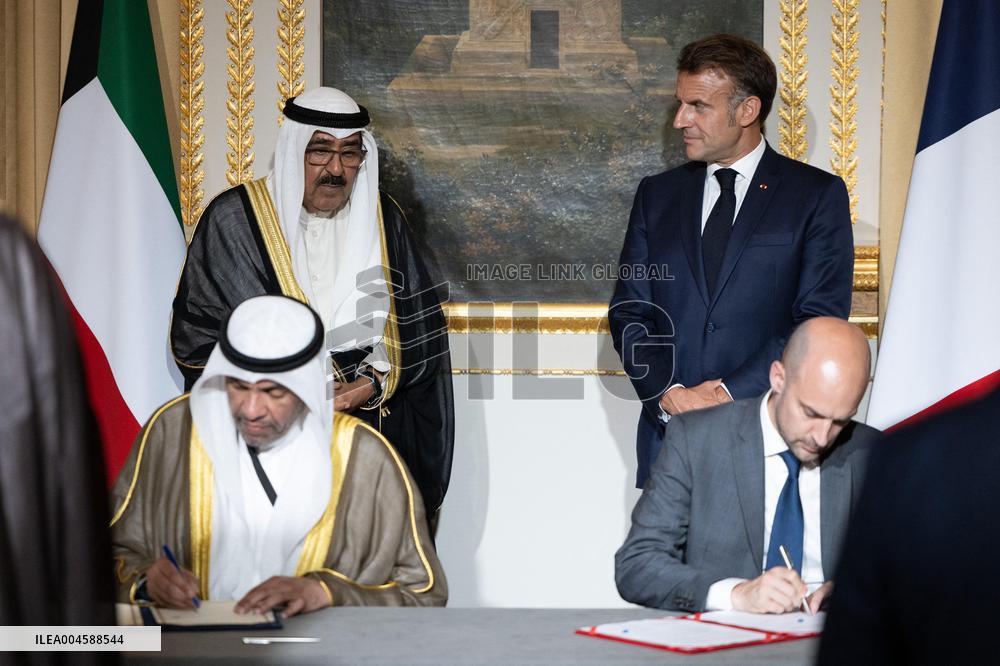 Signing of a bilateral agreement with Kuwait at the Elysee - Paris