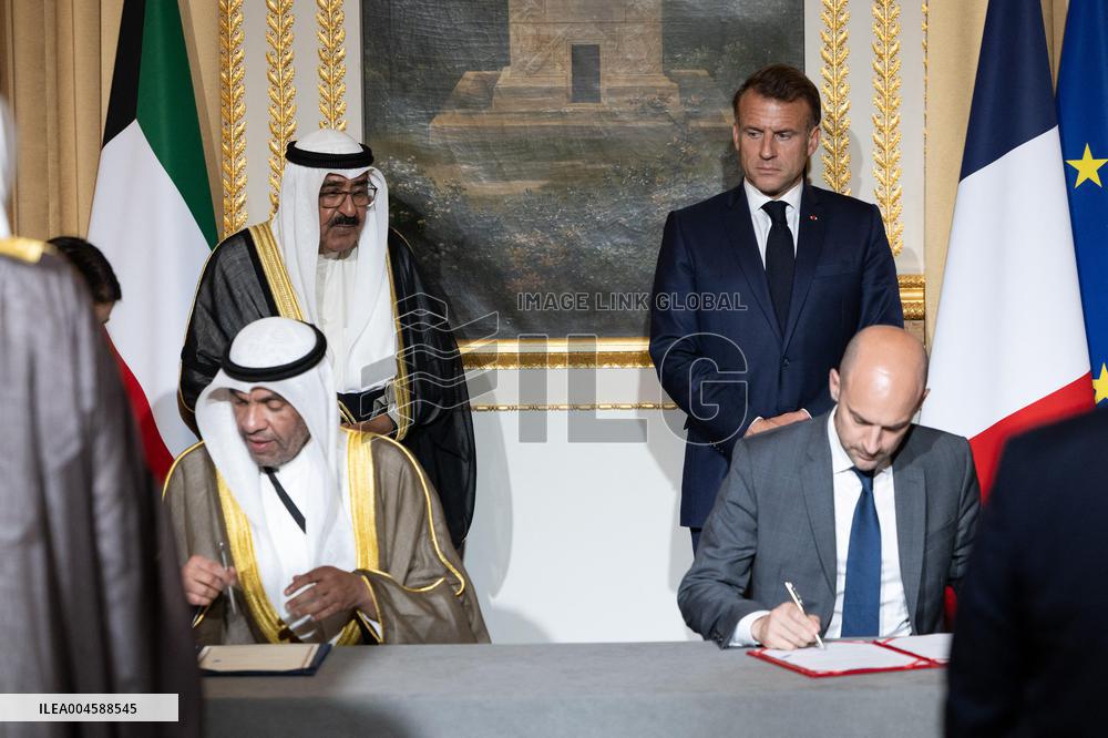 Signing of a bilateral agreement with Kuwait at the Elysee - Paris