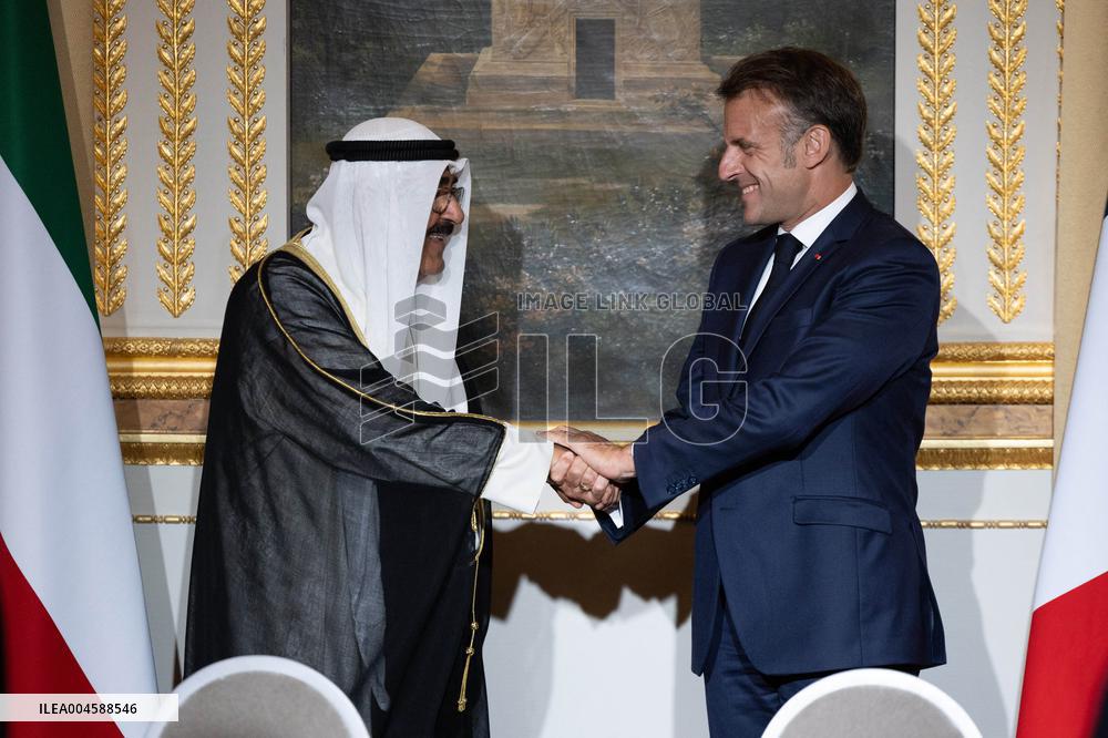 Signing of a bilateral agreement with Kuwait at the Elysee - Paris