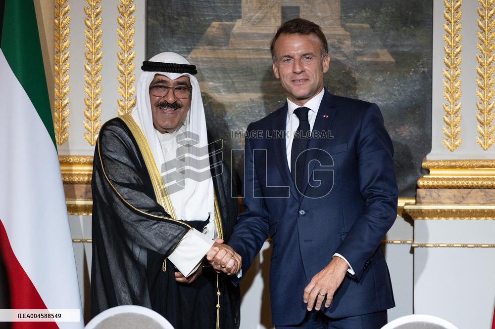 Signing of a bilateral agreement with Kuwait at the Elysee - Paris