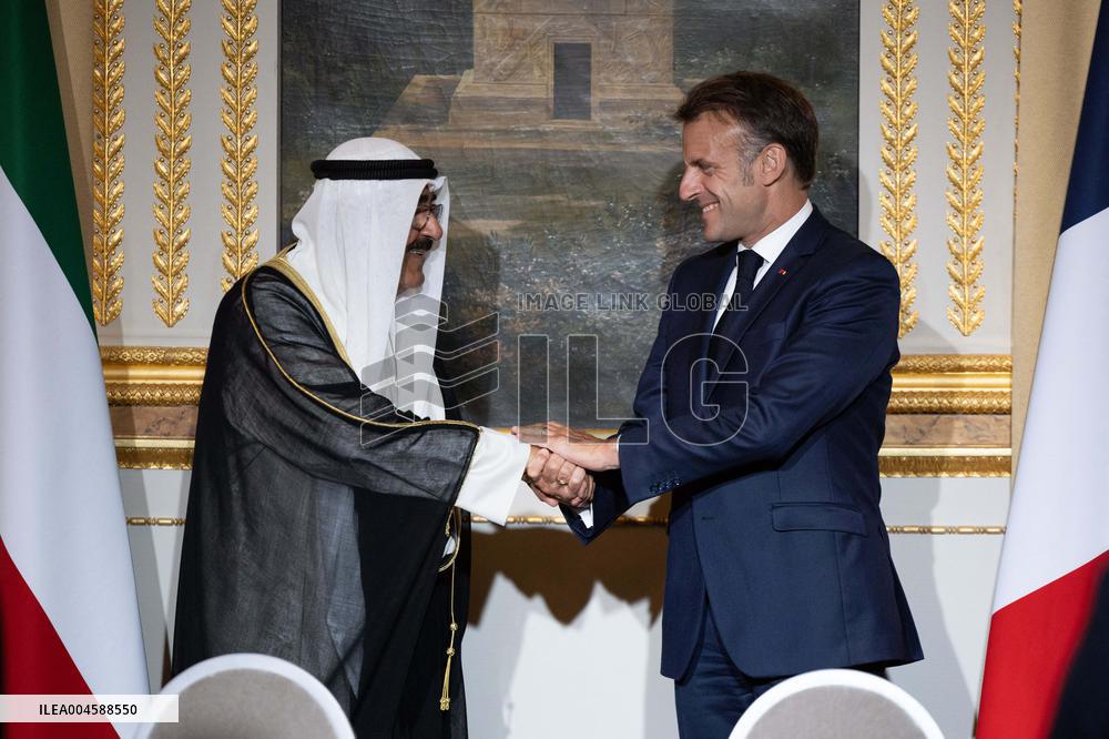 Signing of a bilateral agreement with Kuwait at the Elysee - Paris