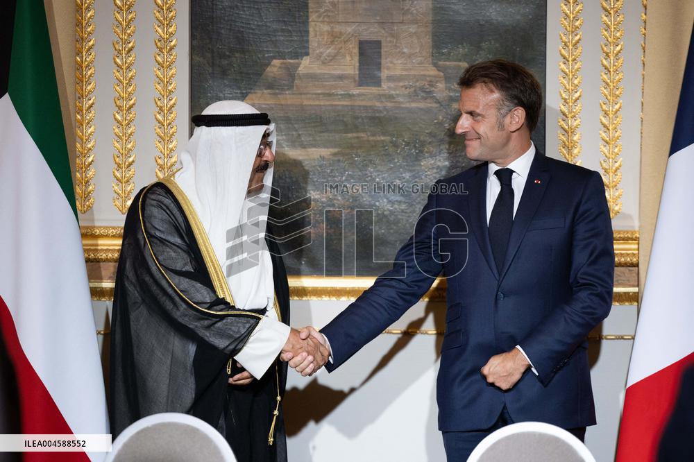 Signing of a bilateral agreement with Kuwait at the Elysee - Paris