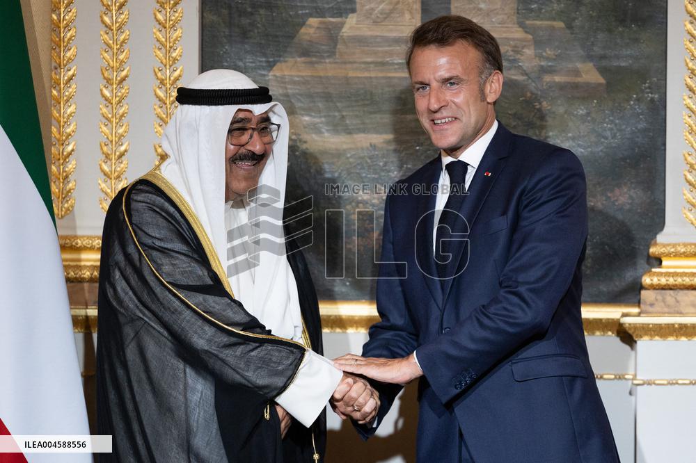 Signing of a bilateral agreement with Kuwait at the Elysee - Paris