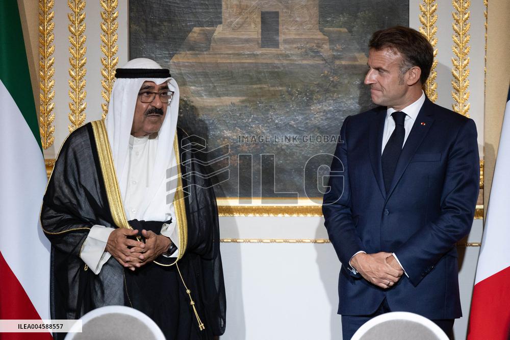 Signing of a bilateral agreement with Kuwait at the Elysee - Paris