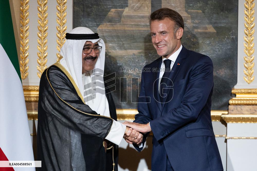 Signing of a bilateral agreement with Kuwait at the Elysee - Paris