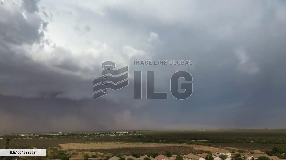 US: Dust Storm Sweeps Through Southeast Arizona Amid Thunderstorm Warnings
