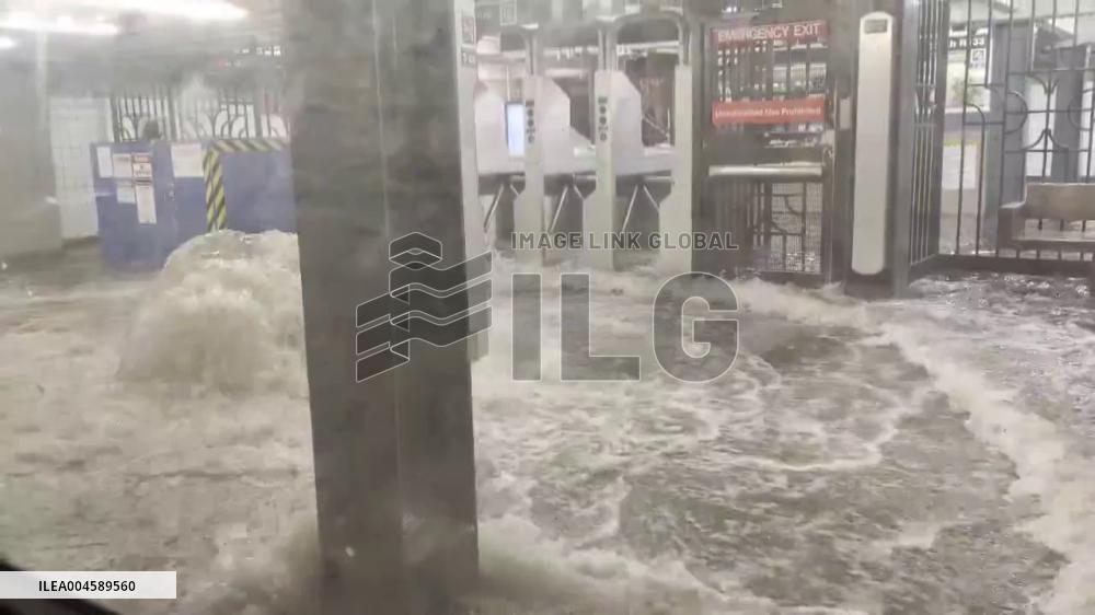 US: Floodwaters Inundate NYC Subway Stations After Torrential Rain