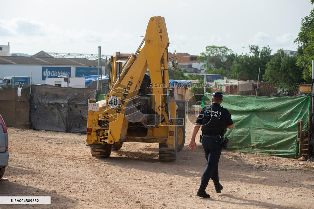Eviction of Can Rova 2 in Santa Eularia - Ibiza