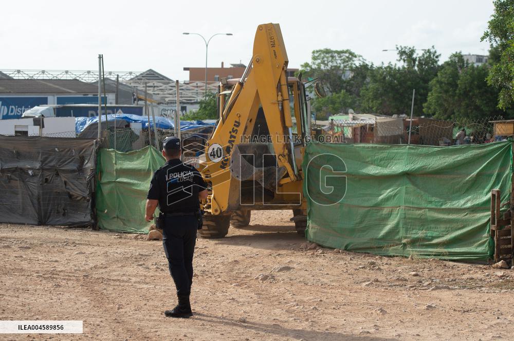 Eviction of Can Rova 2 in Santa Eularia - Ibiza