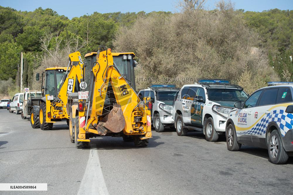 Eviction of Can Rova 2 in Santa Eularia - Ibiza