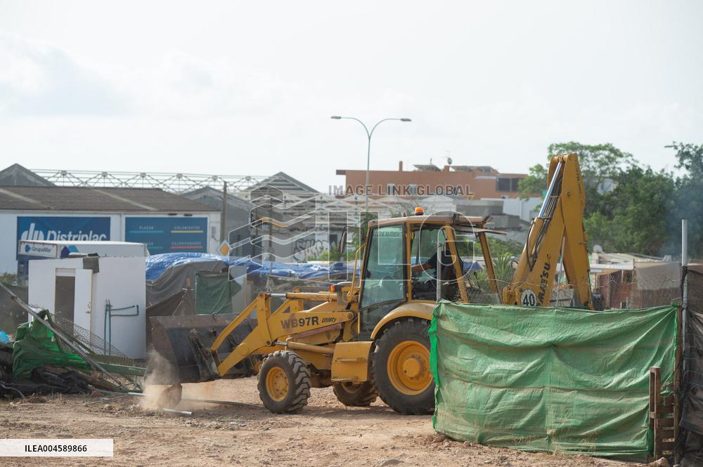 Eviction of Can Rova 2 in Santa Eularia - Ibiza