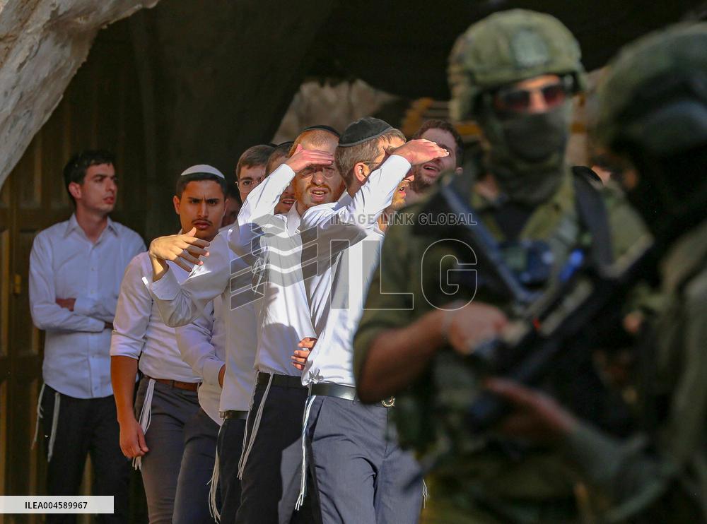 Israeli Settlers In Old City of Hebron - Palestine