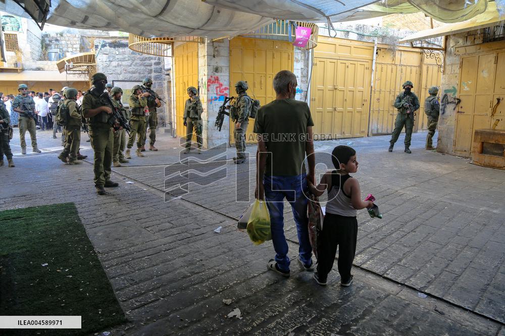 Israeli Settlers In Old City of Hebron - Palestine