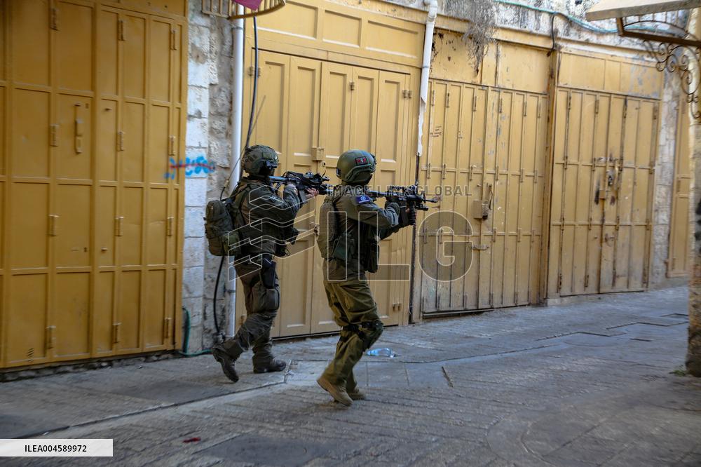 Israeli Settlers In Old City of Hebron - Palestine