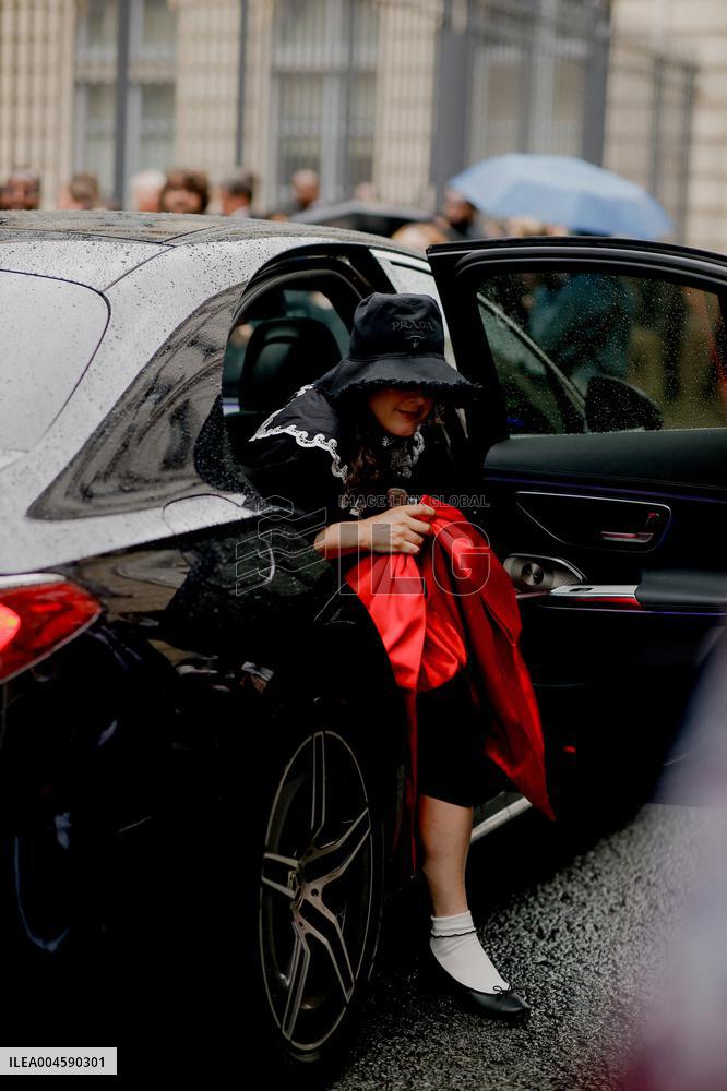 PFW - Patou Outside Arrivals