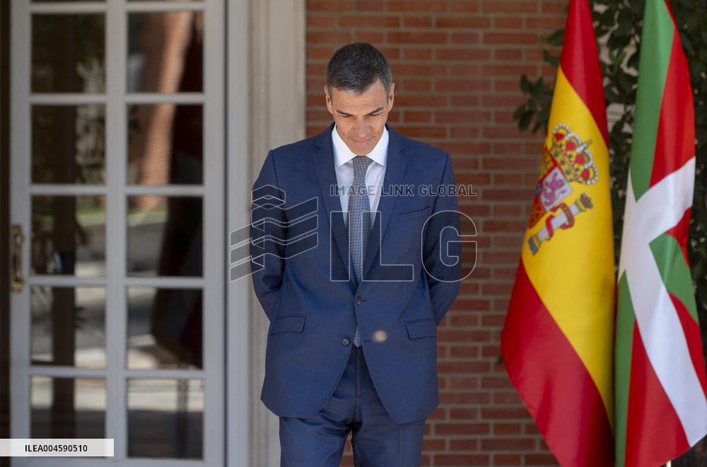 Sanchez and Pradales Discuss Social Security Transfer at Moncloa - Spain