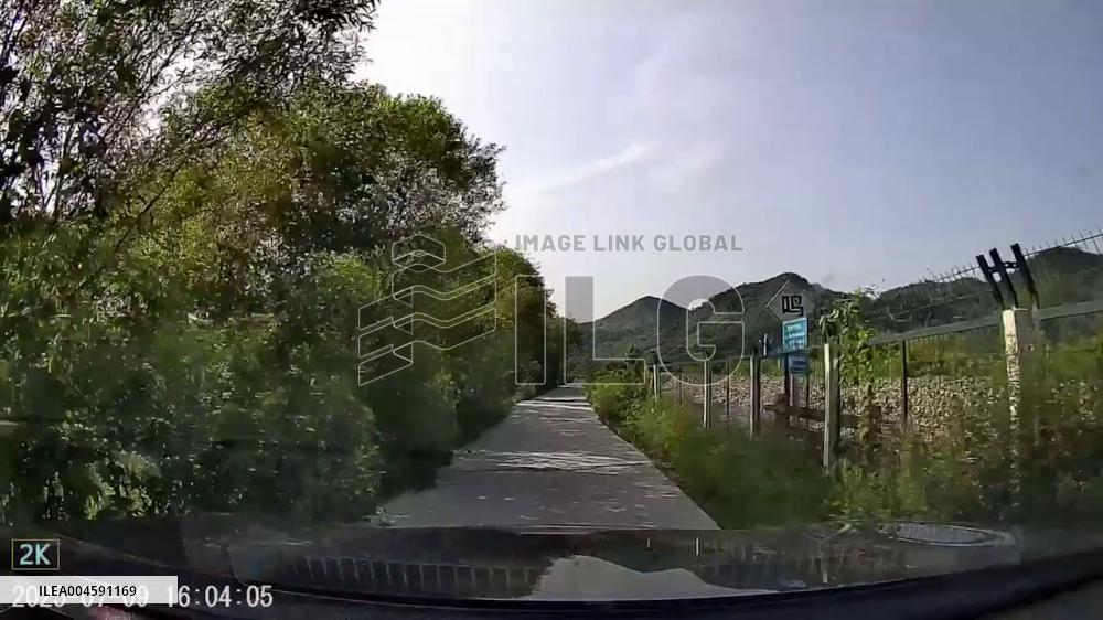 China: Car Escapes Danger as Concrete Road Bursts From Scorching Heat