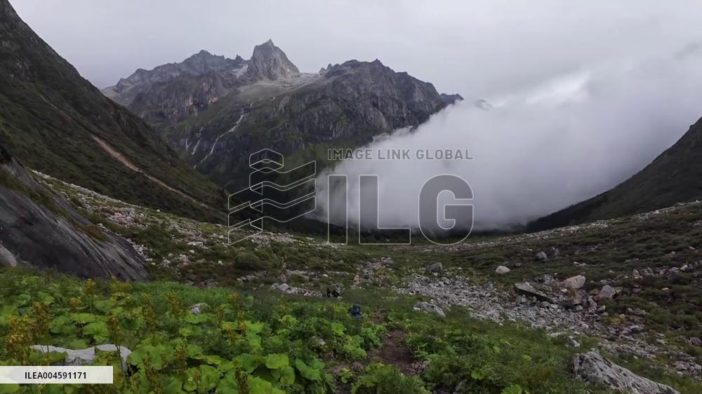 China: Stunning Cloud Sea Rolls Through Mountain Range in Hebei