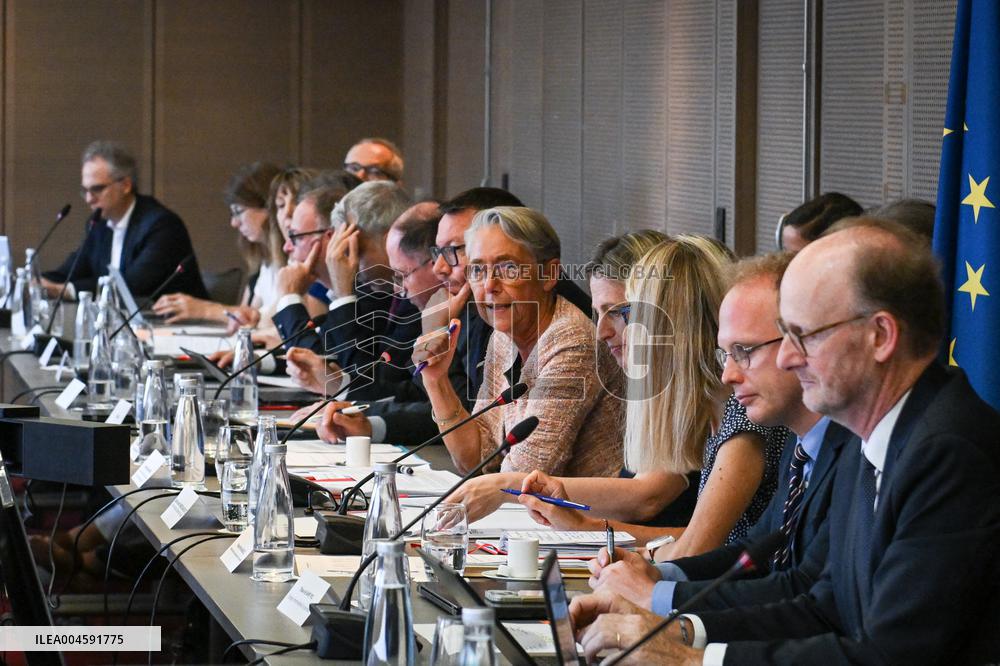 Presentation of the government strategy for youth employment in Paris FA