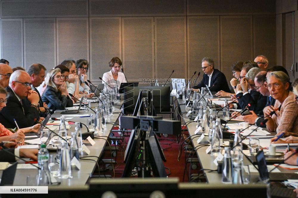 Presentation of the government strategy for youth employment in Paris FA