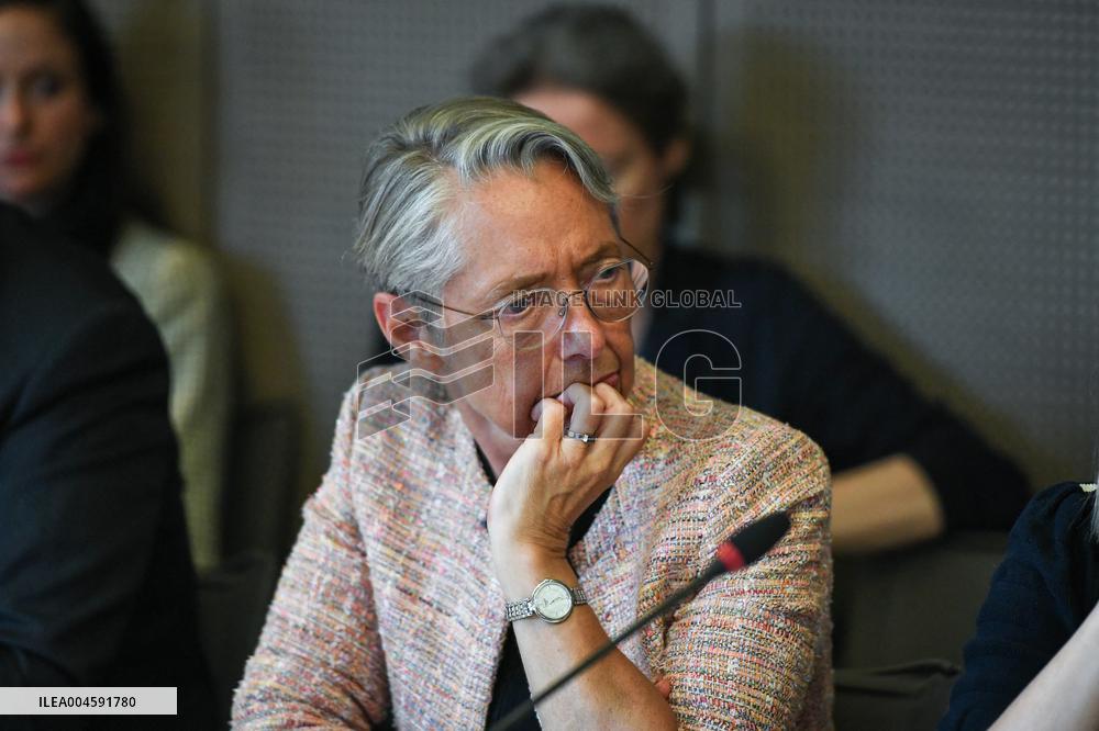 Presentation of the government strategy for youth employment in Paris FA