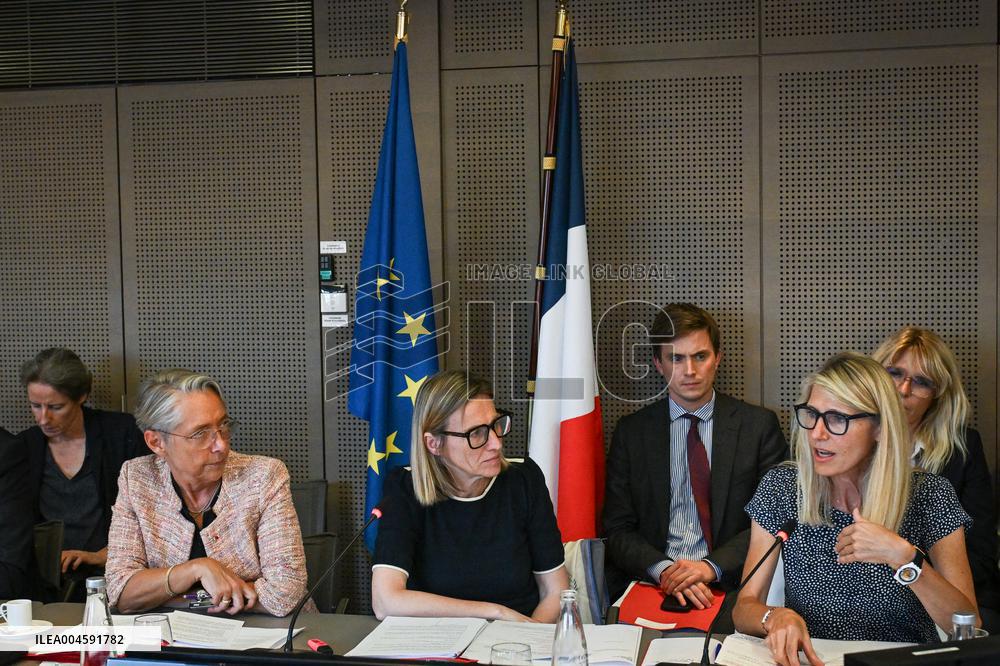 Presentation of the government strategy for youth employment in Paris FA