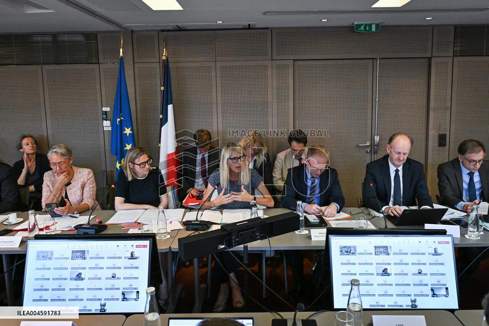 Presentation of the government strategy for youth employment in Paris FA