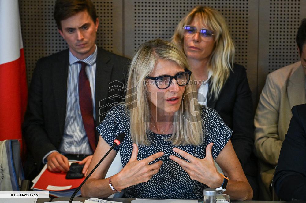 Presentation of the government strategy for youth employment in Paris FA