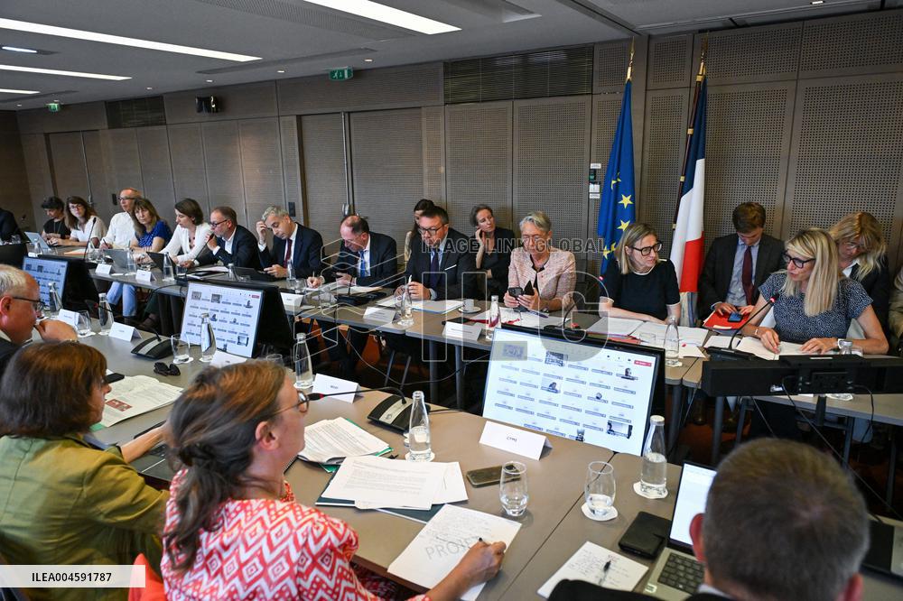 Presentation of the government strategy for youth employment in Paris FA