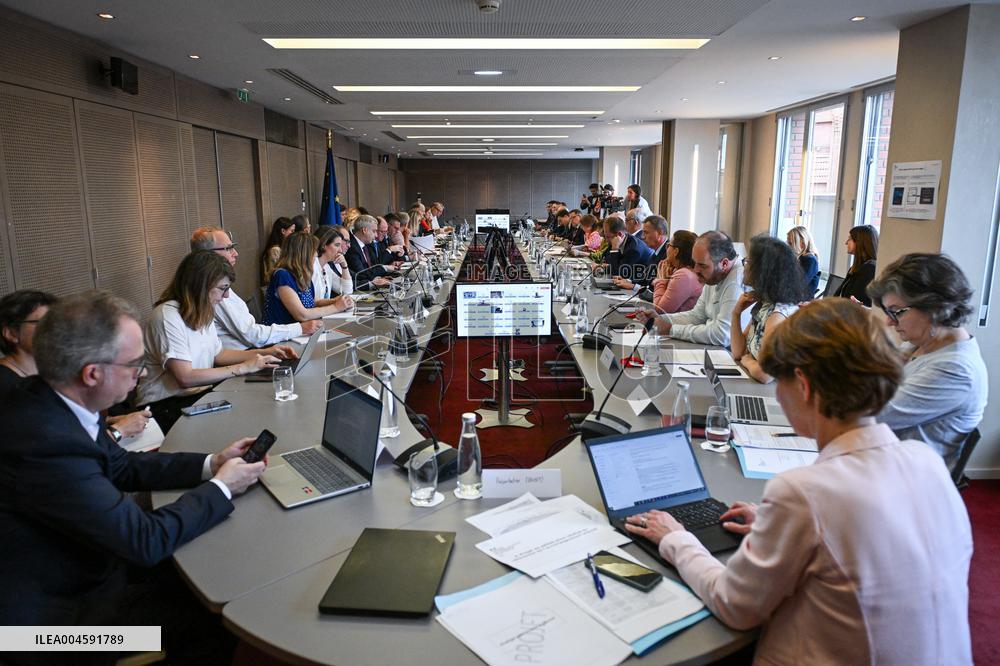 Presentation of the government strategy for youth employment in Paris FA