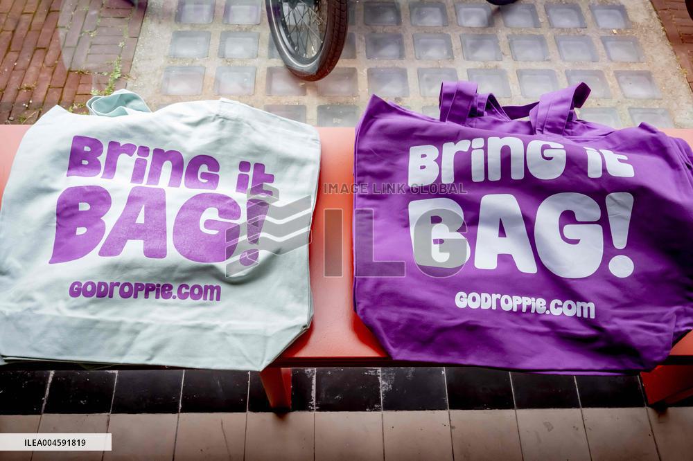 Recycling Center Droppie Rewards Consumers for Clean Waste - The Hague