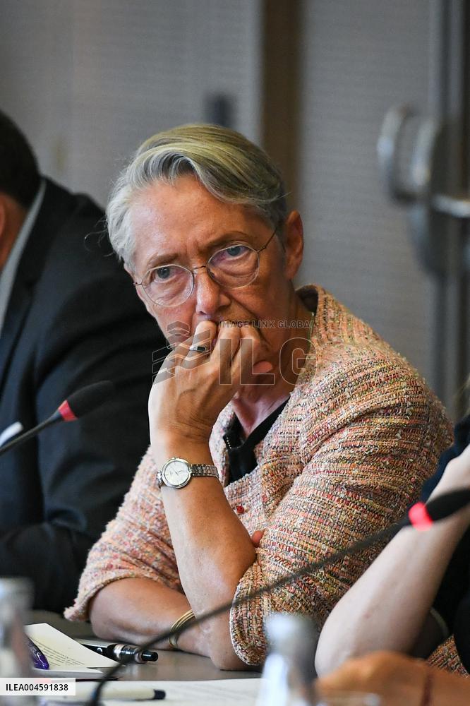 Presentation of the government strategy for youth employment in Paris FA