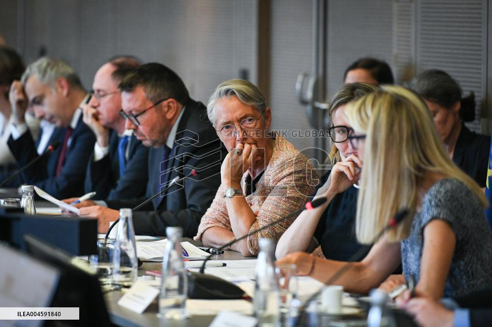 Presentation of the government strategy for youth employment in Paris FA