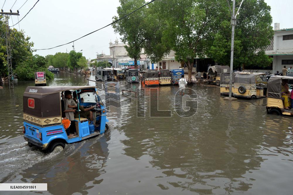Monsoon Rains Cause Flooding in Hyderabad - Pakistan