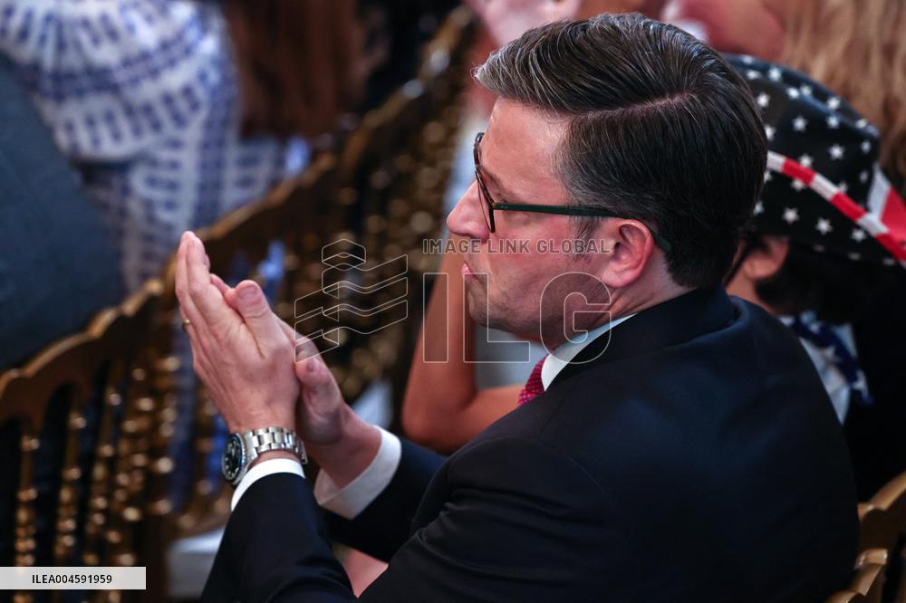 Trump Signs Bill Strengthening Prison Sentences for Fentanyl Traffickers